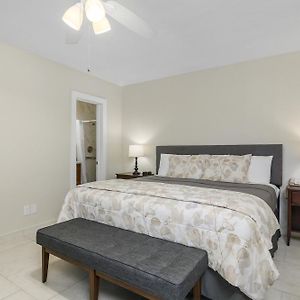 Queen Bed Room
